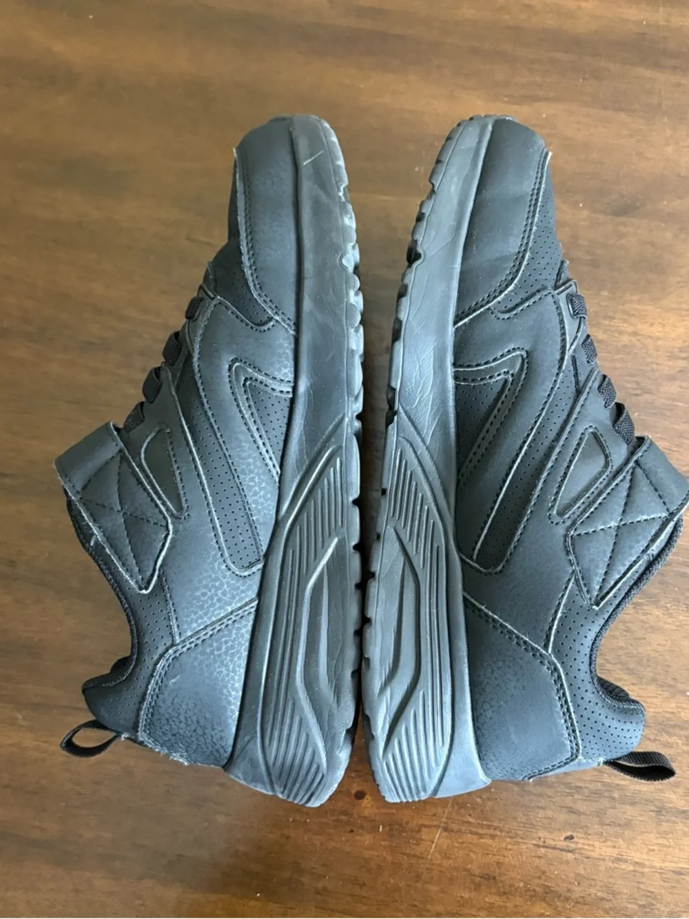 Skechers all black